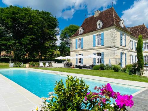 Douville Casa | Château de la Forge