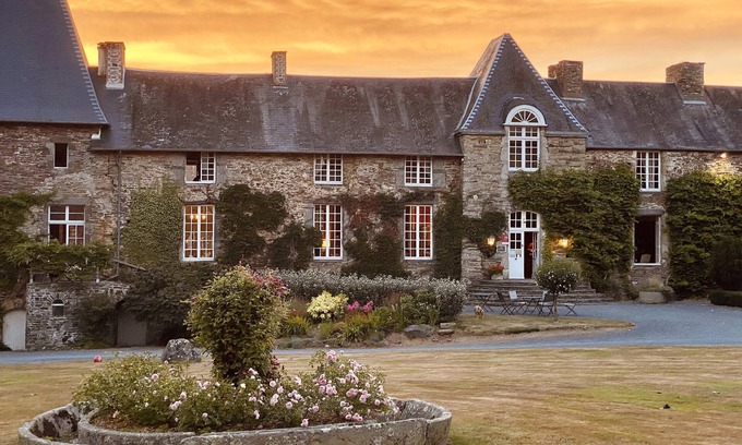 Hebecrevon Hotel | Château de la Roque