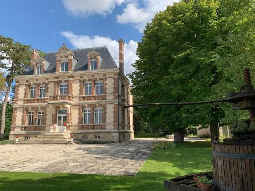 Ligny-le-Chatel Cama Y Desayuno | Château de Ligny