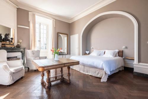 Hurigny Cama Y Desayuno | Château de Salornay