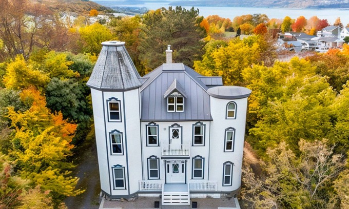 Desjardins Otro | Château De Valvak | Unique & Magical | Spa & BBQ |
