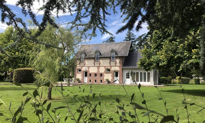 Marolles Casa | Château Folies : Gîte in an English-style park