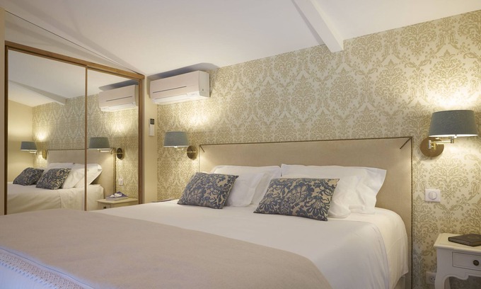 Leognan Cama Y Desayuno | Château Pont Saint-Martin