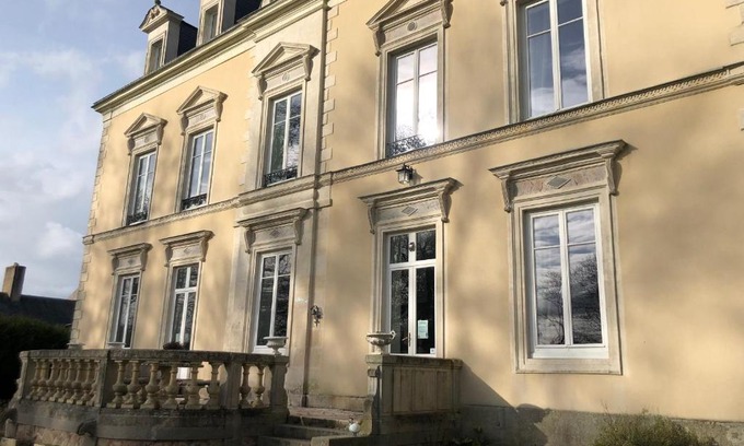 Parennes Cama Y Desayuno | Château XIXe avec parc, chambres spacieuses et petit déjeuner local, proche forêt et cité médiévale - FR-1-410-411