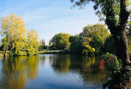 Saint-Avertin Casa | Châteaux de la Loire - Près de Tours - Cottage EAU CALME en Bord de Lac