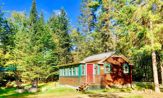 Franconia Cabaña | CHR: ¡Acogedora cabaña en Franconia a minutos de Cannon, Franconia Notch State Park, restaurantes! Pozo de fuego, wifi, lavandería, sala de bonificación!