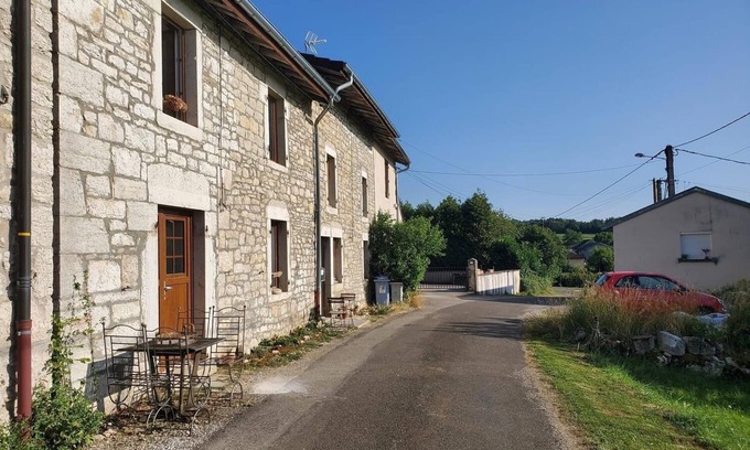 Cezia Cabaña | Charming gite "Le paradis du Jura" located in an oasis of peace and nature.