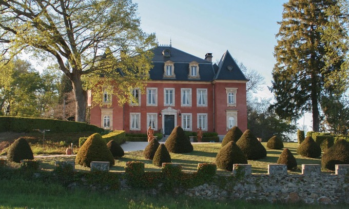 Saint-Bertrand-de-Comminges Otro | Chateau life on the banks of the Garonne