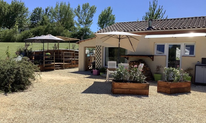 Saint-Etienne-de-Villereal Cabaña | Charming Cottage in Saint Etienne