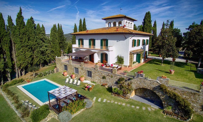 San Casciano in Val di Pesa Villa | Villa de 8 habitaciones con baño, piscina, Chianti, a 14 km de Florencia, WiFi, A / C