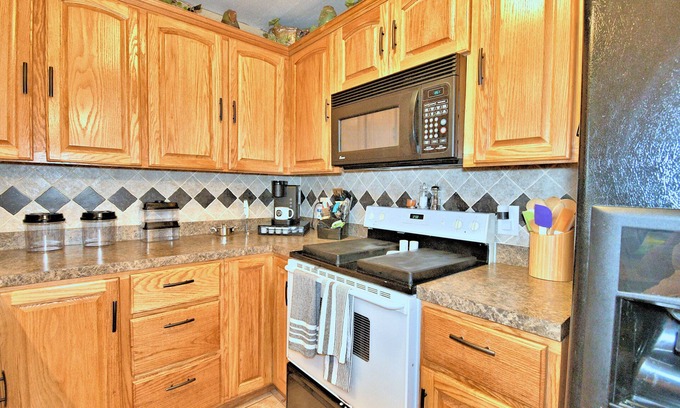 Eagle Lake Casa | Chain of Lakes Charms & Magical Adventures Await - Stay Minutes from LEGOLAND