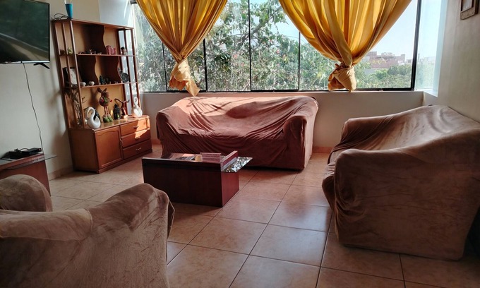 Carmen de La Legua-Reynoso Cama Y Desayuno | Chakana Family Home