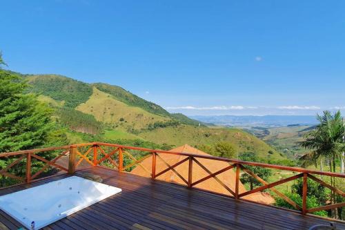 Guaratingueta Chalet De Esquí | Chalé com Jacuzzi e deck com vista