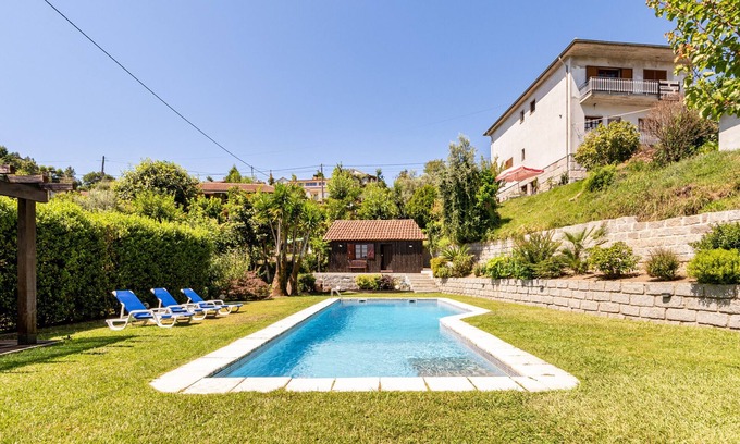 Rio Caldo Chalet De Esquí | Chalé da Caniçada: Pool and Breathtaking Views in Peneda-Gerês Park