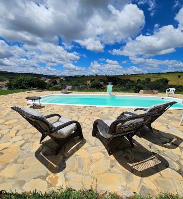 Carrancas Chalet De Esquí | Chalés Vila Carrancas - Ao lado do centro com piscina, cozinha completa e muita tranquilidade