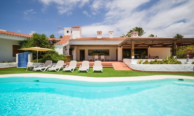 Campo Internacional Maspalomas Chalet De Esquí | Chalet en Maspalomas con piscina climatizada
