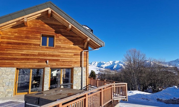 La Toussuire Chalet De Esquí | Chalet 'Salt Lake' with Mountain View, Private Terrace and Wi-Fi