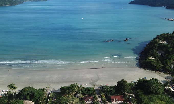 Praia da Enseada Chalet De Esquí | CHALE TÉRREO 230 METROS DE LA PLAYA DE LA ENSEADA y 3 MINUTINOS DE LA ARENA.