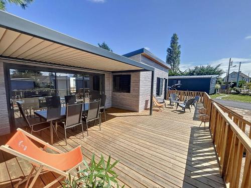 Jullouville Chalet De Esquí | Chalet à Jullouville - 6 couchages, piscine chauffée, près de la plage et commerces - FR-1-361-523