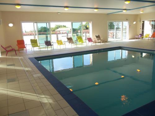 La Chapelle-Hermier Chalet De Esquí | Chalet 2 chambres au calme avec terrasse, piscine chauffée et accès lac en Vendée - FR-1-783-26