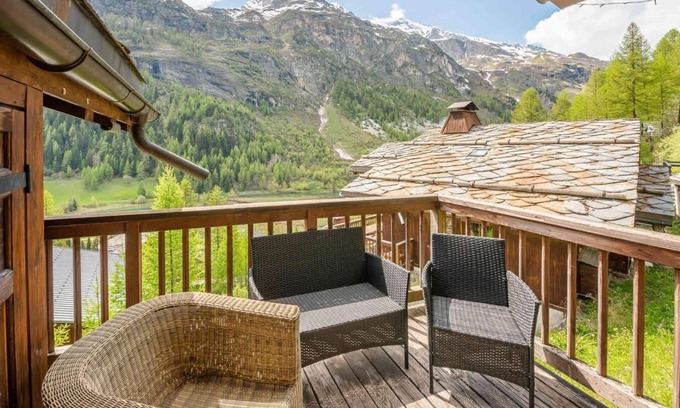 Les Brevieres Chalet De Esquí | Chalet, 200m de los comercios, vista montaña, terraza, balcón, chimenea o estufa a leña, tv