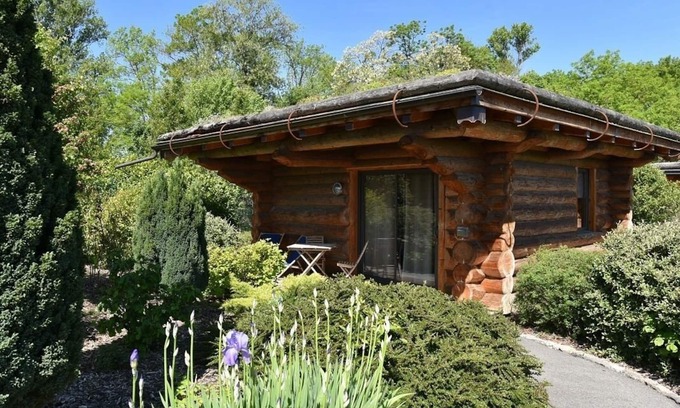 Chazey-sur-Ain Chalet De Esquí | Chalet-Confortable-Baño en la habitacion-Vista al Jardín-Ecologique et naturel
