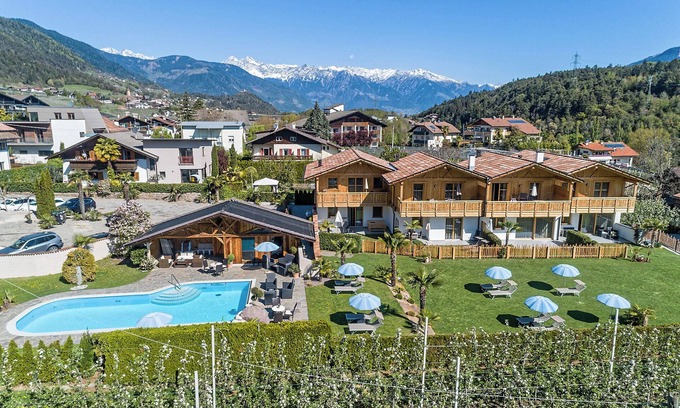 Tesimo Chalet De Esquí | Chalet '4 55m²' con vistas a la montaña, piscina comunitaria y wifi