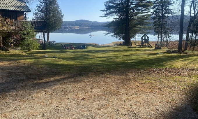Northfield Chalet De Esquí | Chalet 4 season on lake, very private w/ Hot Tub