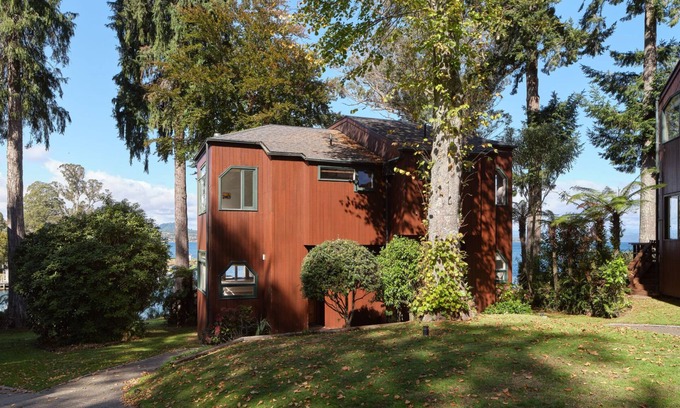 Taupo Chalet De Esquí | Chalet 4, The Retreat - located within a private lakefront estate