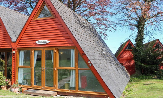 Great Mongeham Cabaña | CHALET 58 - THE BEACH HOUSE, family friendly, with pool in Kingsdown