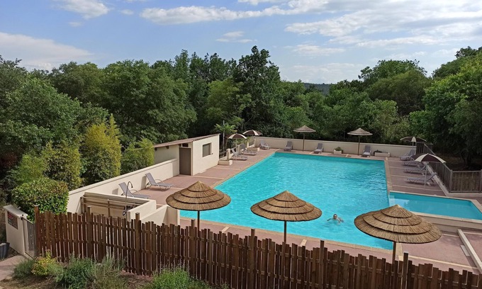 Montreal Chalet De Esquí | Chalet 7 La clé des champs, South Ardèche, quiet, ideal for couples, pool view