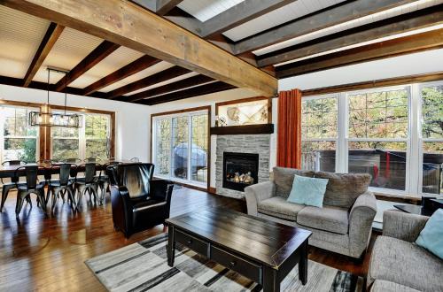 Stoneham Chalet De Esquí | Chalet 9029 Chemin des Alpages by Les Chalets Alpins