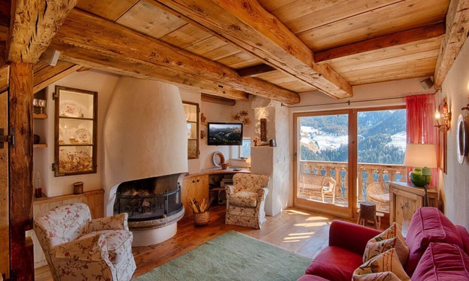 Longiaru Chalet De Esquí | Chalet Aiarei Your private retreat in the Dolomites. Where comfort meets nature.