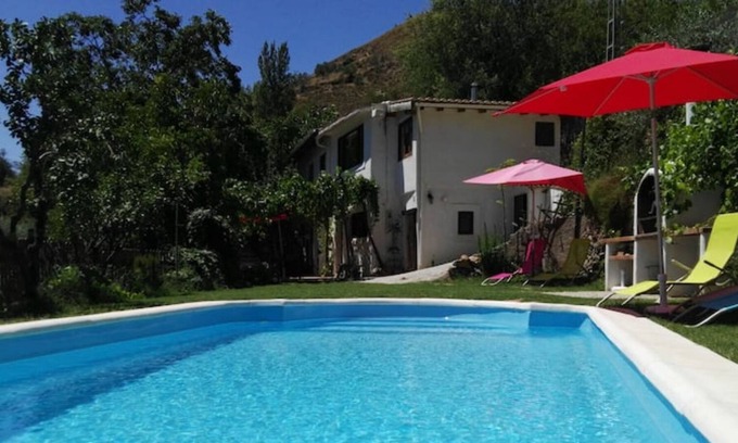 Guejar Sierra Chalet De Esquí | Chalet "Almez de Lúa" with Mountain View, Private Pool & Wi-Fi