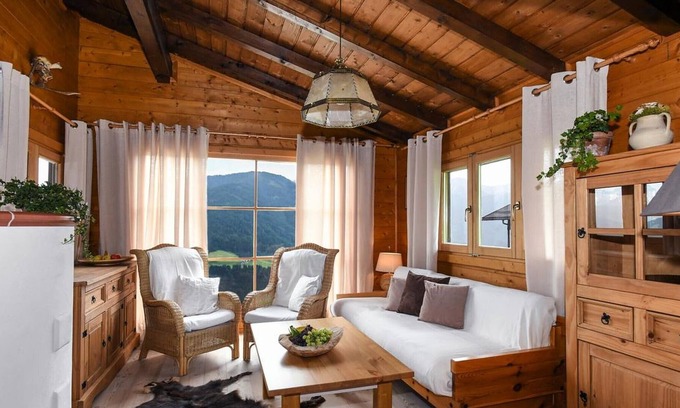 Monguelfo Chalet De Esquí | Chalet Alpenblick with Mountain View, Wi-Fi & Garden