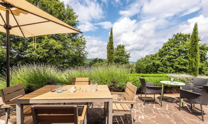 Trequanda Chalet De Esquí | Chalet "Basilico' with Shared Pool, Private Terrace & Wi-Fi