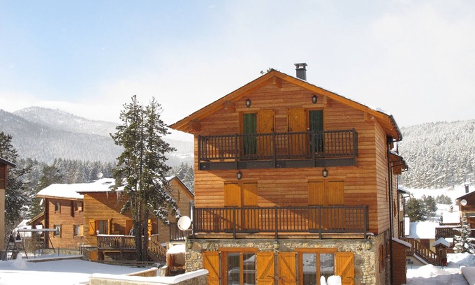 Formigueres Chalet De Esquí | Chalet "BeauBois" en Lovely Historic Formiguères - Invierno y verano - (para 6)