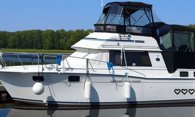Ville-Marie Alquiler De Eote | Chalet Boat in the heart of Montreal