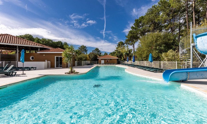 Parentis-en-Born Casa | Chalet 'Bois lac de Biscarrosse' con piscina climatizada, jardín privado y Wi-Fi