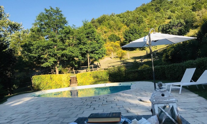 Cagli Casa | Chalet Ca 'Panicale, piscina, spa, gimnasio, casa en el árbol, privacidad, relajación.