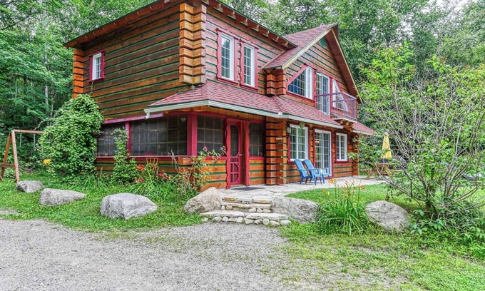 Mauricie Cabaña | Chalet LeSuisse-Beautiful Mountain Views, Spa, Nature