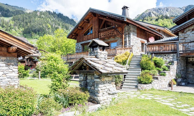 Champagny-en-Vanoise Chalet De Esquí | Chalet 'Camillou' con vistas a la montaña, terraza privada y Wi-Fi