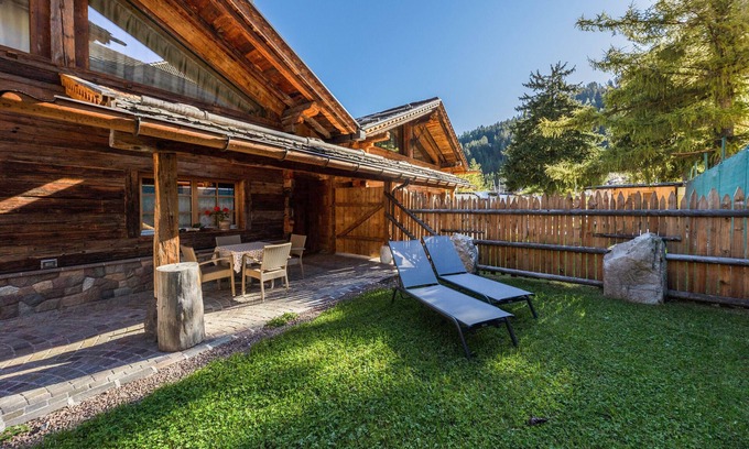 San Giovanni di Fassa Chalet De Esquí | Chalet "Catinaccio Rosengarten 56" con vistas a la montaña, jardín y Wi-Fi