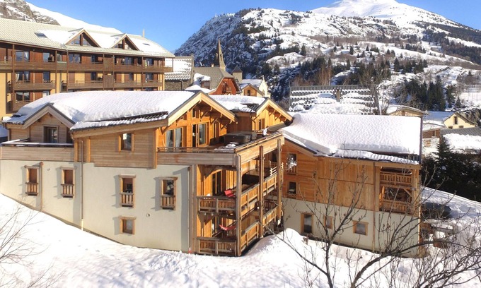 Huez-en-Oisans Chalet De Esquí | Chalet chaleureux avec bain à remous privative, a 80m de la télécabine