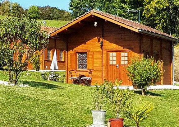 Dausse Chalet De Esquí | Chalet charmant à Dausse avec piscine et jardin