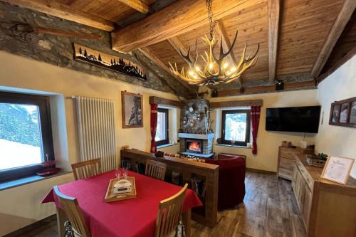 Courmayeur Chalet De Esquí | Chalet Chez Louis - Alpine Charm with Mont Blanc View & Ski Access
