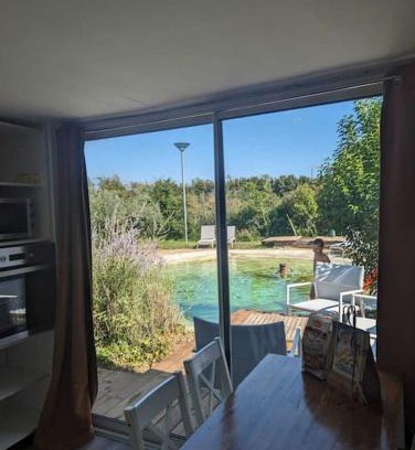 L'Isle-sur-la-Sorgue Chalet De Esquí | Chalet climatisé en campagne avec baignade privée