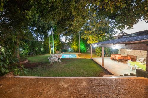 Posadas Casa | chalet con parque quincho y pileta