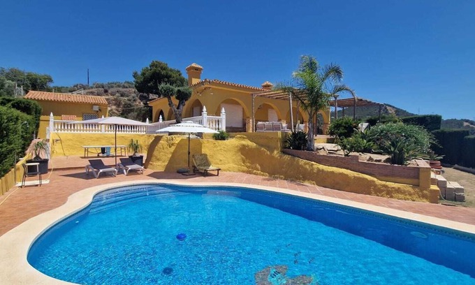 Malaga-Este Chalet De Esquí | Chalet con una de las mejores vistas de Málaga. A pocos km del centro histórico.