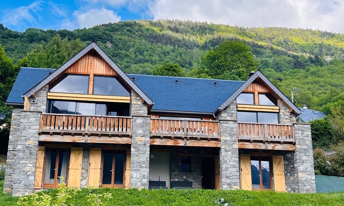 Guchan Chalet De Esquí | Chalet Crystal 4 étoiles.